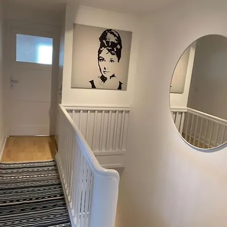 Apartment Modernes, Familienfreundliches In *